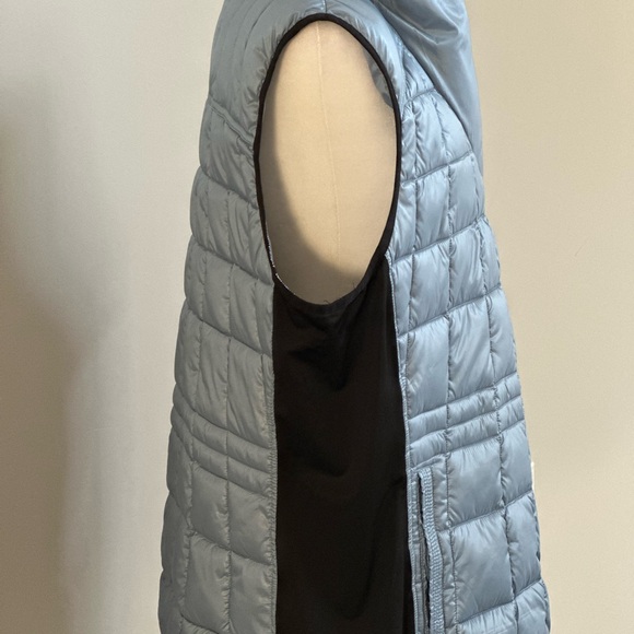 Calvin Klein Winter / Fall Vest. Sleeveless Expandale Sides, Pockets - Picture 4 of 8